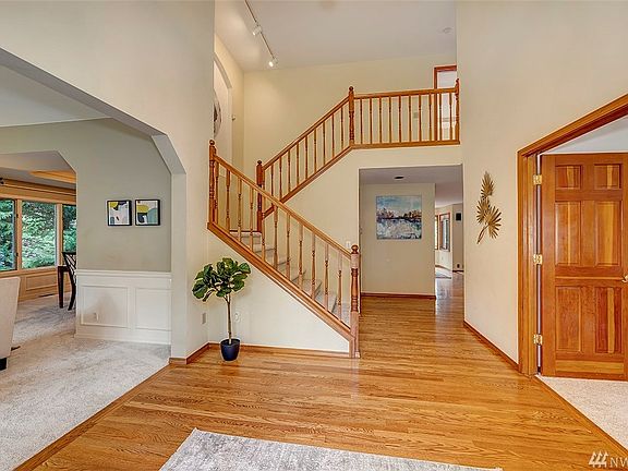 Huge entry area complete with hardwood