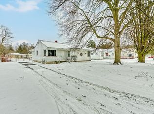 34 S Lansing Cir, Rochester, NY 14624