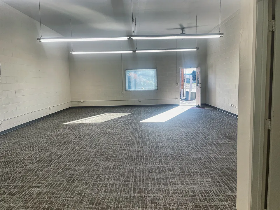 Building Photo 4
