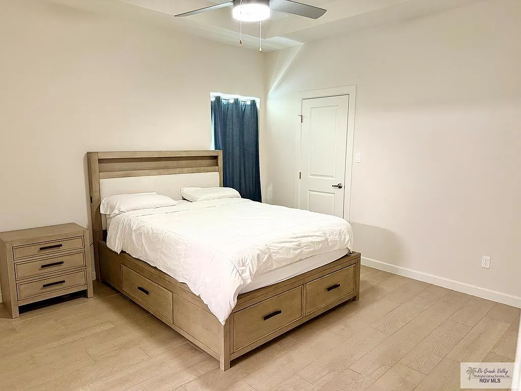 3 bed, 2.0 bath, 1066 sqft, $1,250 — Photo 4