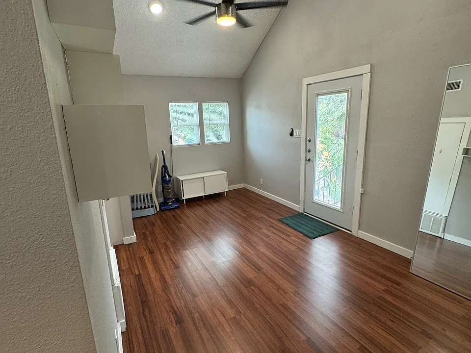 3505 Alpine Cir #4