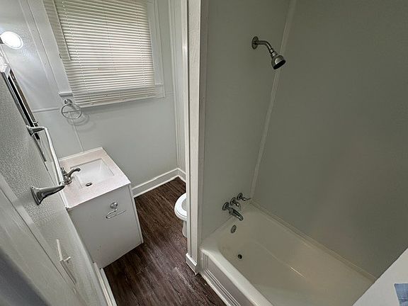 3rd image of 224 Moffett St
