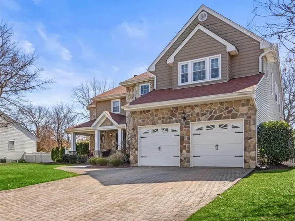 31 Hancock, South Setauket, NY 11720