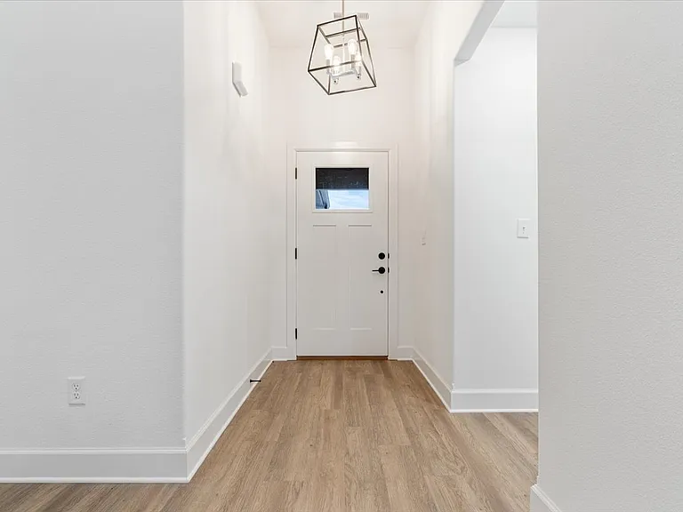 1040 Monarch Rd — Photo 9