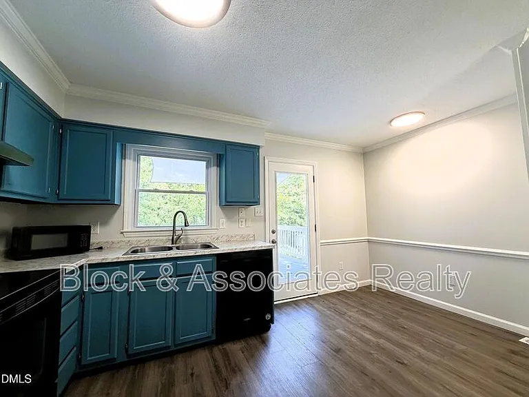 333 Jones Franklin Rd #B — Photo 2