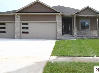 7520 S 77th St, Lincoln, NE 68516