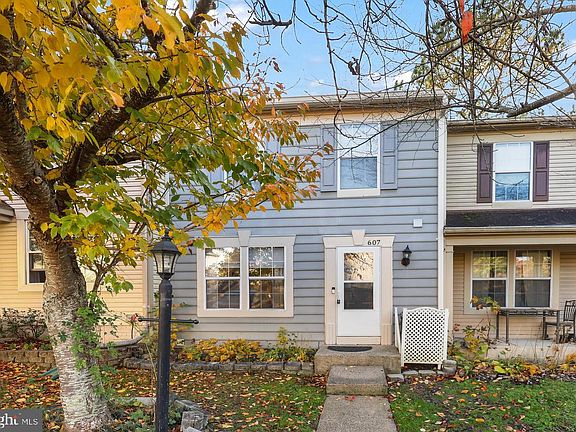 2nd image of 607 Knollwood Ct