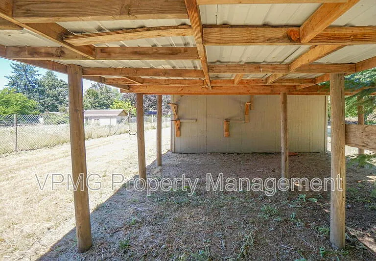 19505 NE 11th St — Photo 44