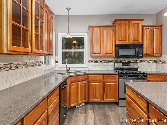 3rd image of 4211 Trail East Dr NE