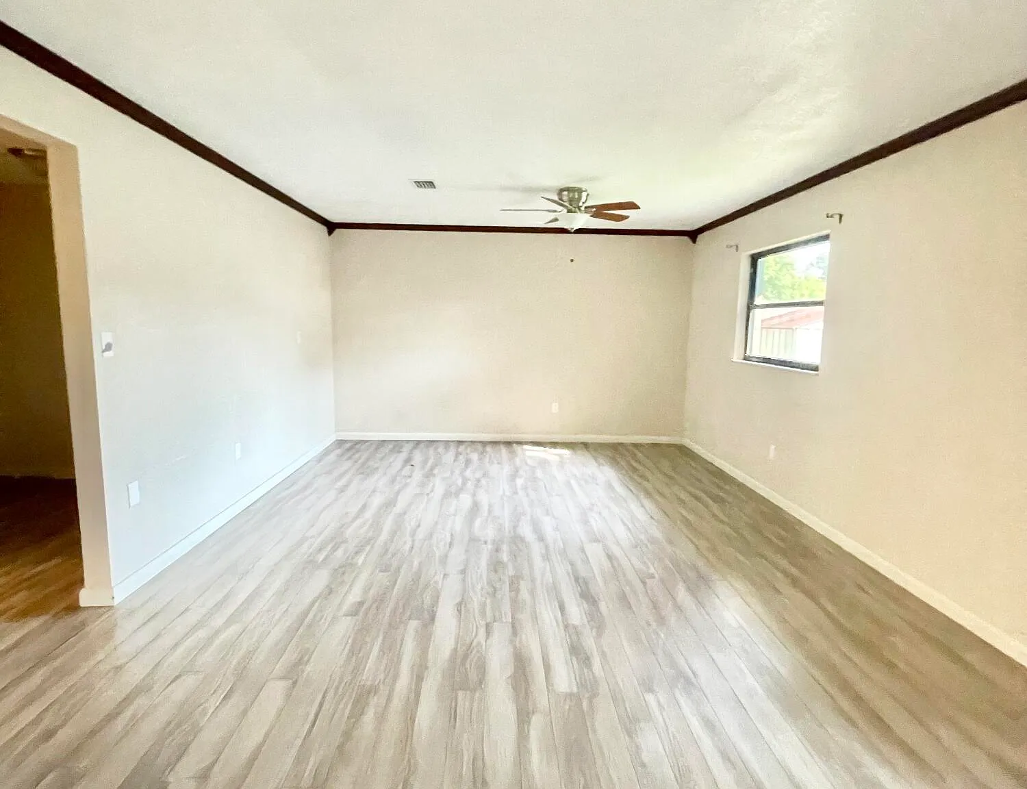 3 bed, 2.0 bath, 1881 sqft, $2,400 — Photo 3
