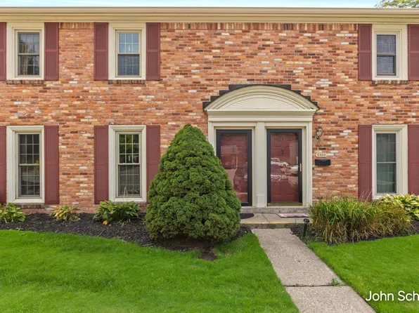 2471 Abbington Dr SE, Grand Rapids, MI 49506