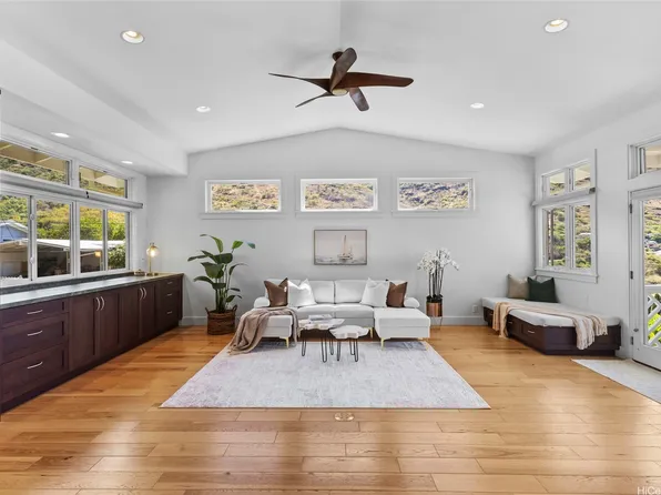 888 Ahuwale St, Honolulu, HI 96821