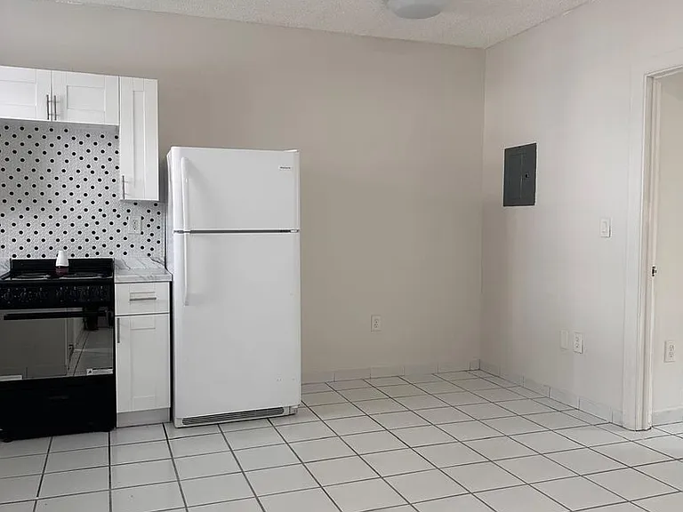 Kina Hialeah Apartments — Photo 22
