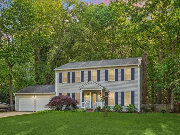 8 Graham Dr, Newport News, VA 23606