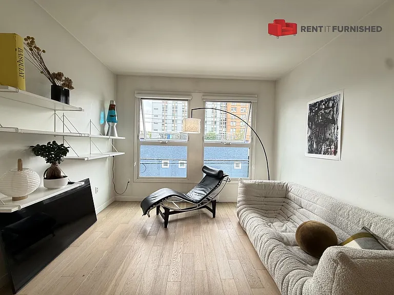 626 Alexander St — Photo 3