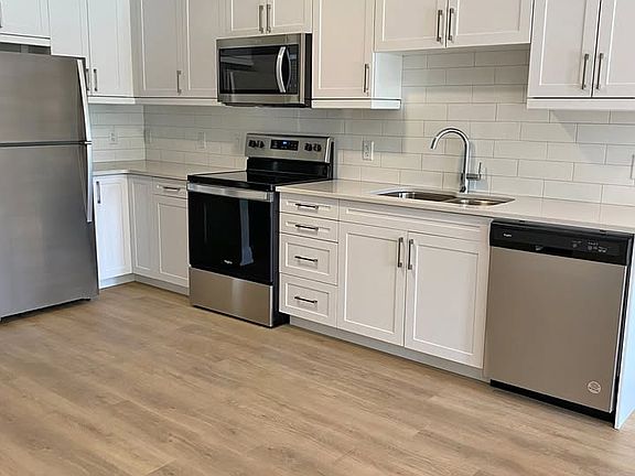 3rd image of 1020 Coronation Dr