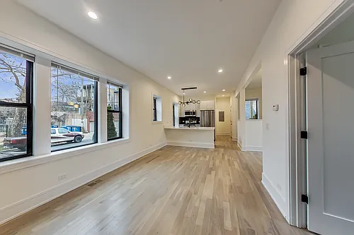 2551 W Hirsch St #1E Photo 1