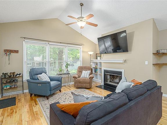 4th image of 4006 King Edward Ct