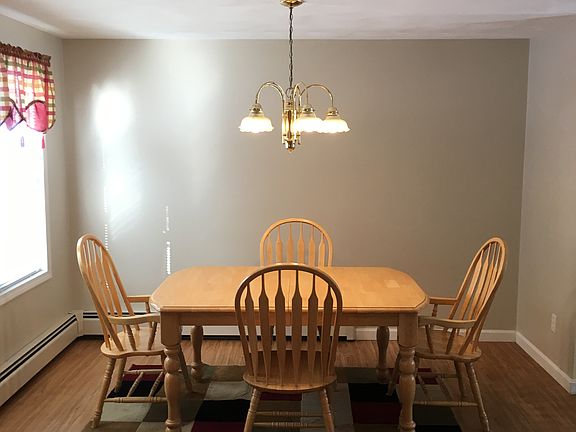 Kitchen Dining Area
