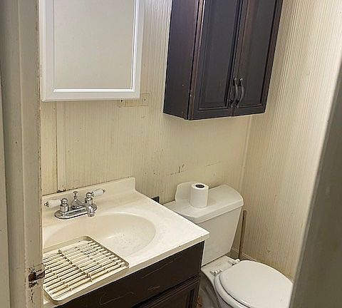 3rd image of 100 Kossuth St APT 4
