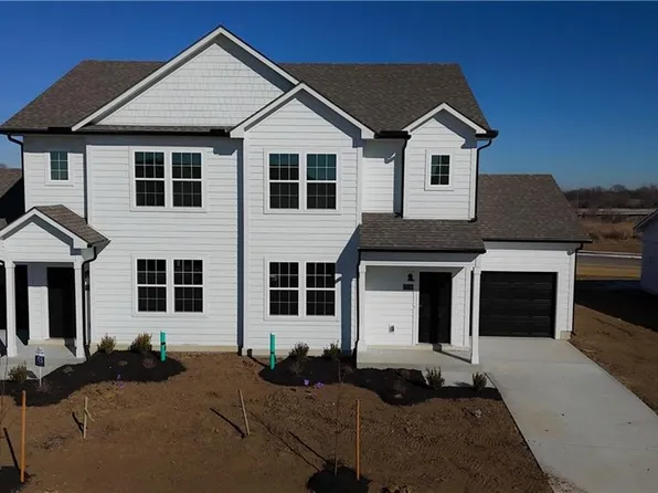 12415 S Acacia Dr, Lees Summit, MO 64086
