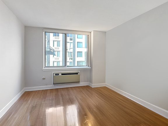 5th image of 505 W 47th St #4FS