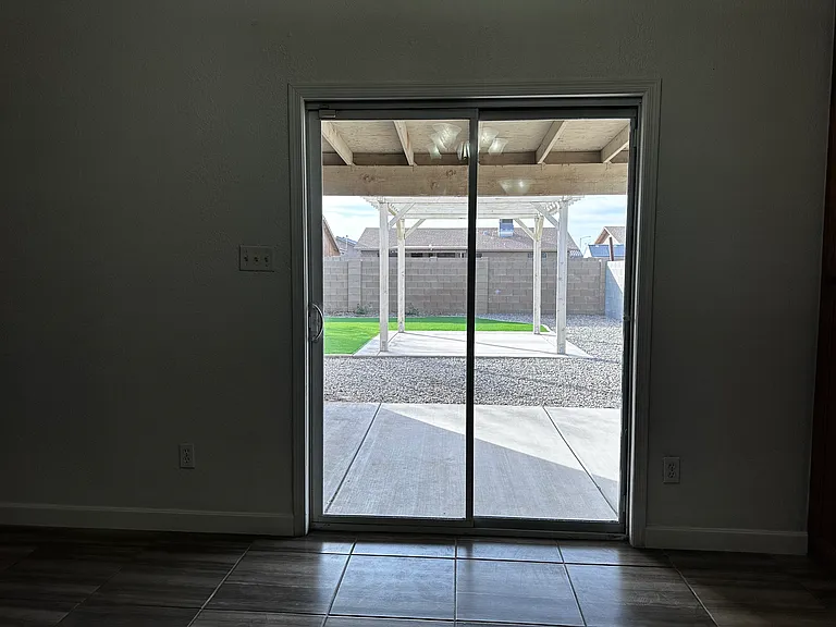 4126 S Cedar Ave — Photo 7