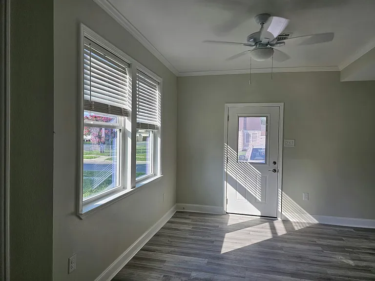8709 Apricot St — Photo 15