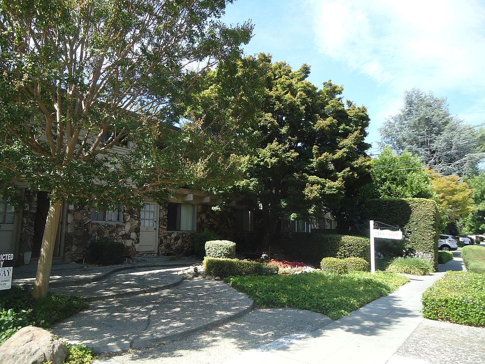 1st image of 99 Glen Eyrie Ave APT 8