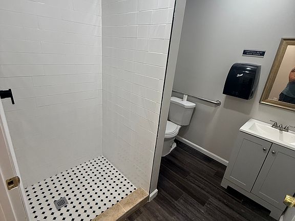 2nd image of 4812 N Broad St #1