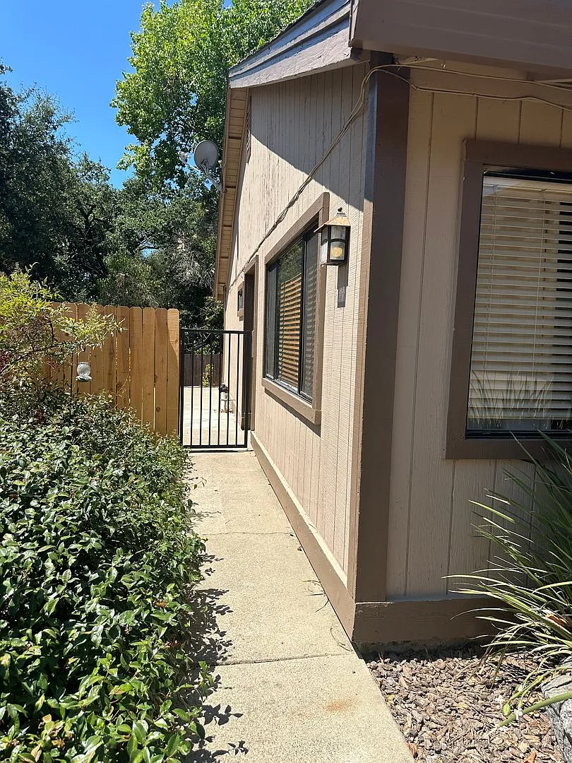 Duplex for RENT! — Photo 3