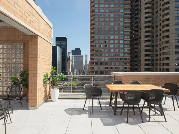 234 E 46th St #Penthouse 2105, New York, NY 10017