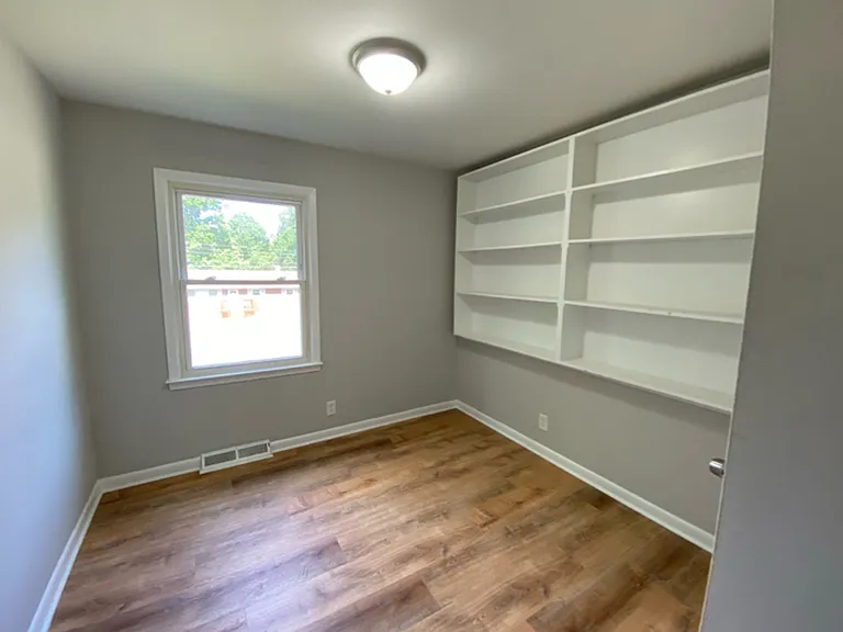 1008 Benning St — Photo 13