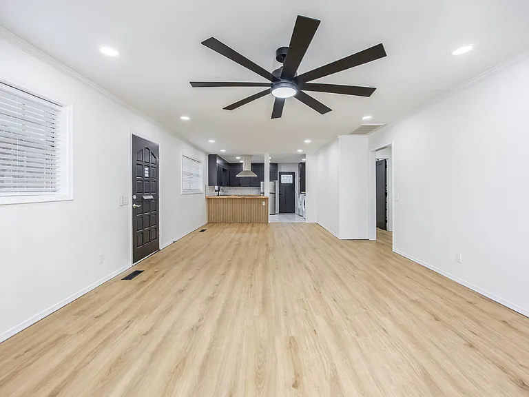 901 S Johnstone Ave — Photo 2