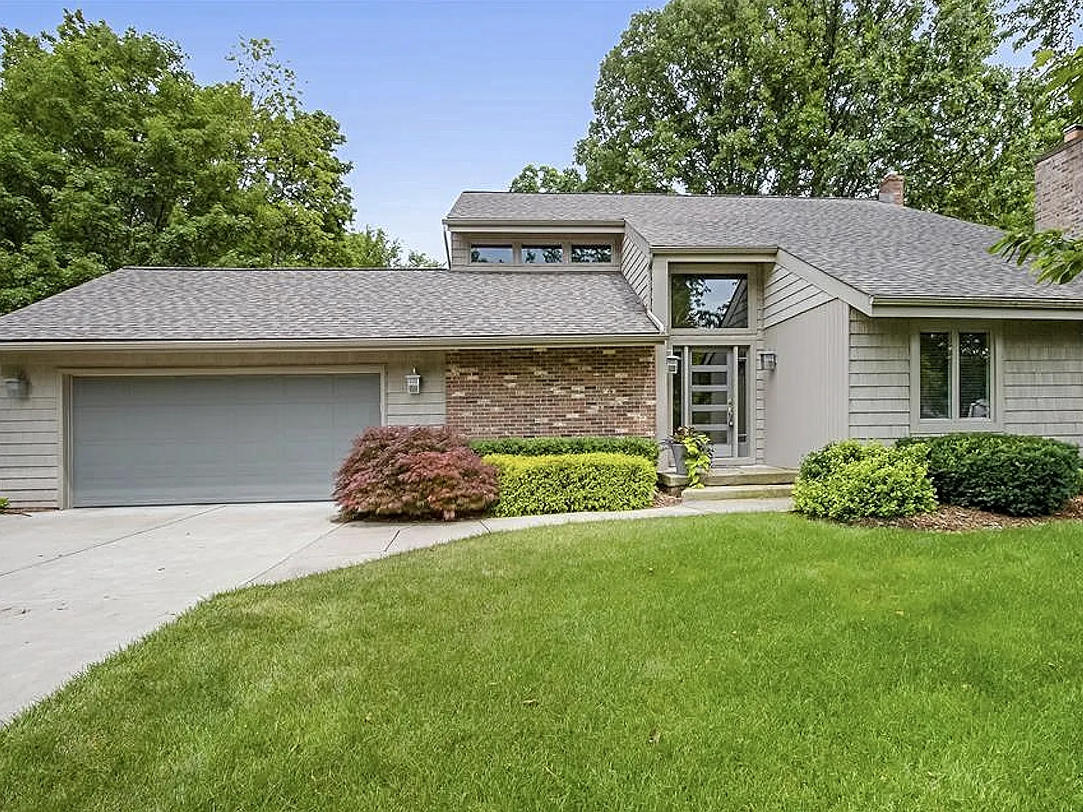 3 bed, 2.5 bath, 2287 sqft, $3,049 — Photo 1