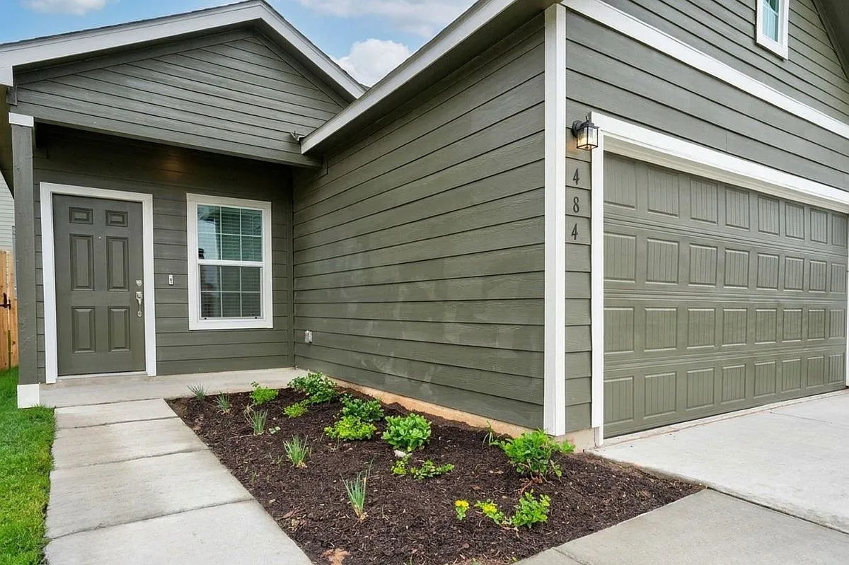 4 bed, 2.0 bath, 1627 sqft, $1,725 — Photo 3