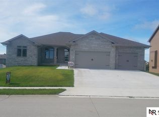 7627 Reed St, Papillion, NE 68046