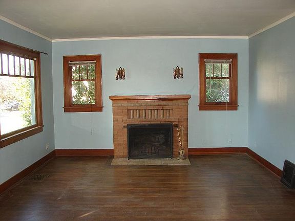 5th image of 1825 Hoyt Ave