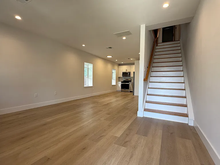 160 Main St #1 — Photo 8