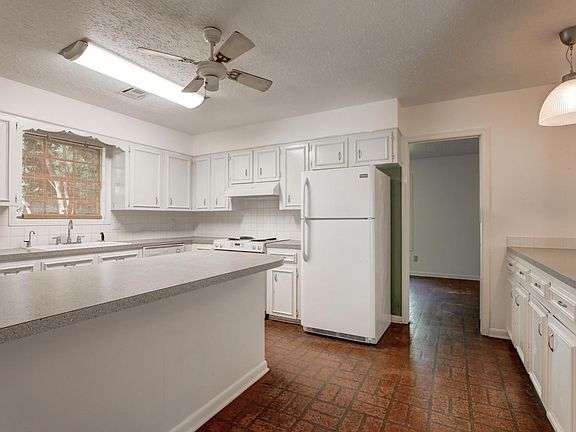 4th image of 108 Froeba Dr