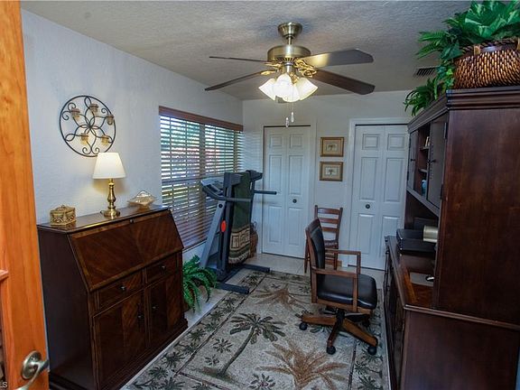 3rd image of 205 SW 43rd Ln
