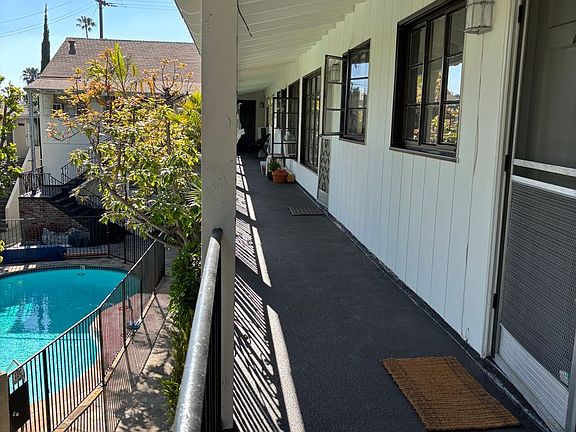 3rd image of 1227 N Crescent Heights Blvd #202