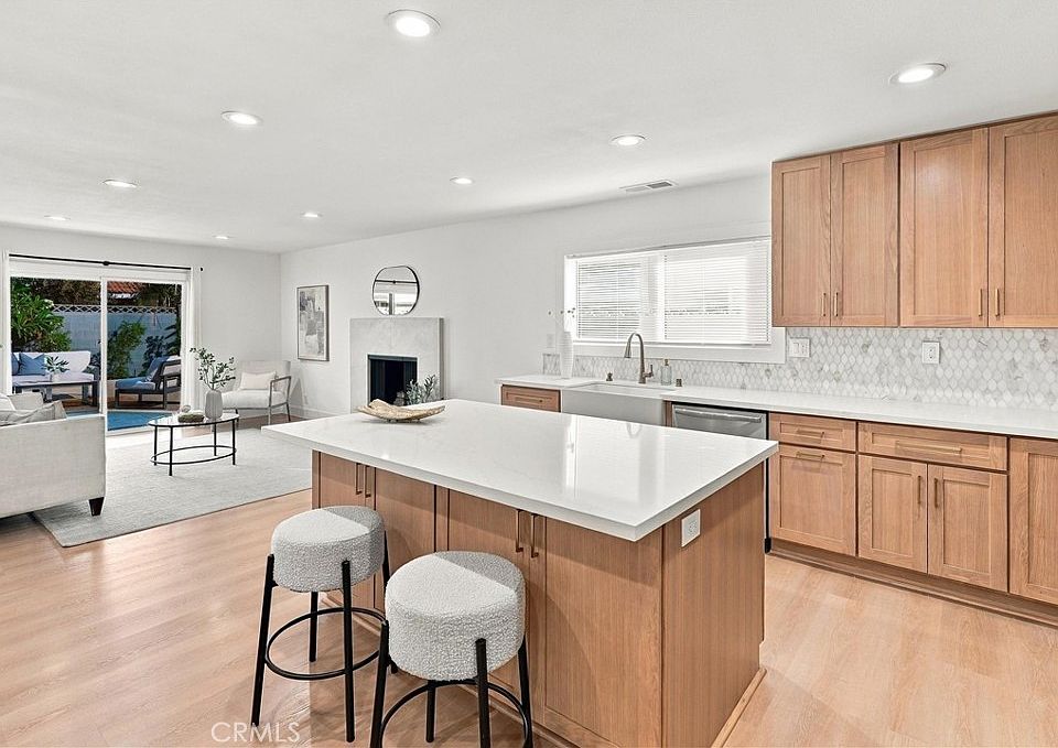1st image of 16842 Ross Ln