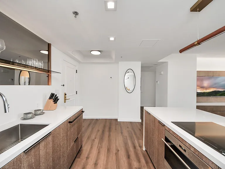 1300 Lamar St #T8 — Photo 8
