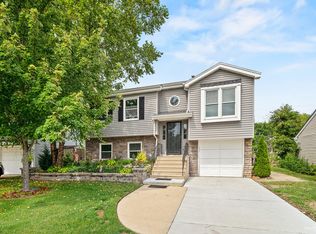 2475 Greenfield Ct, Aurora, IL 60506