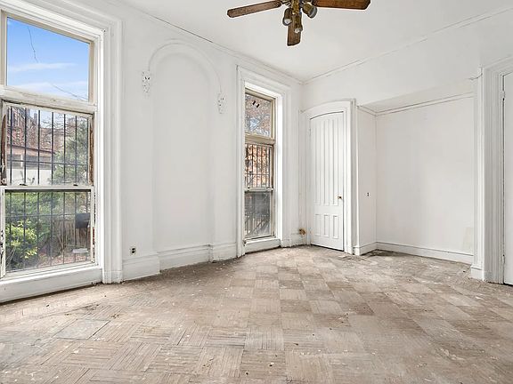 3rd image of 275 Clermont Ave