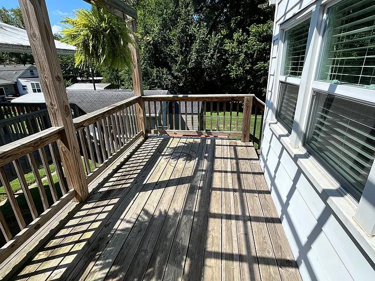 990 Vine St — Photo 16