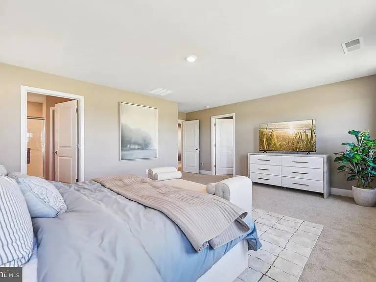 111 Charing Cross Dr — Photo 15