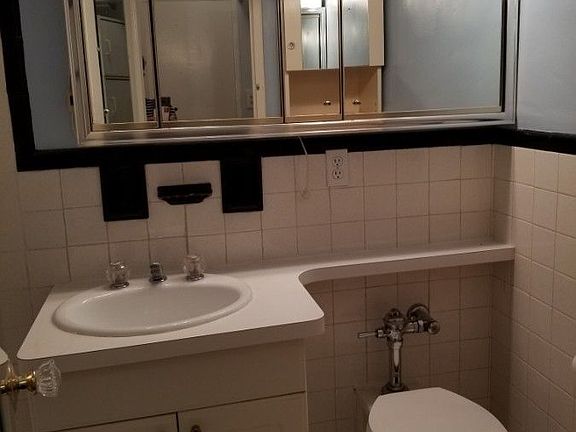 5th image of 435 E 65th St APT 1G