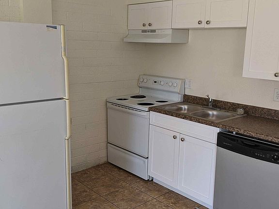 5th image of 2333 W Glenrosa Ave Suite 117